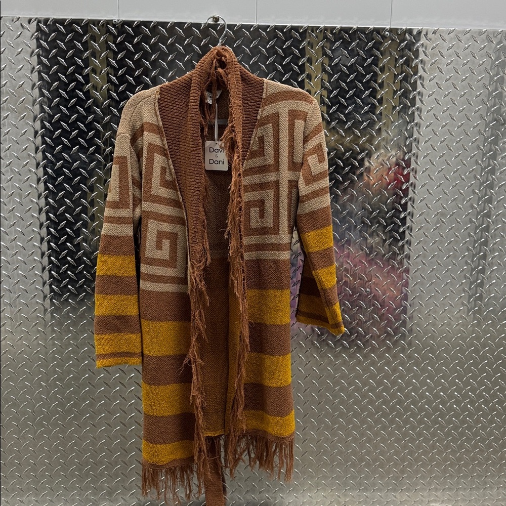 NWT DAVI & DANI Tan and Cream Knit Cardigan geometric, Size Small - Picture 4 of 5